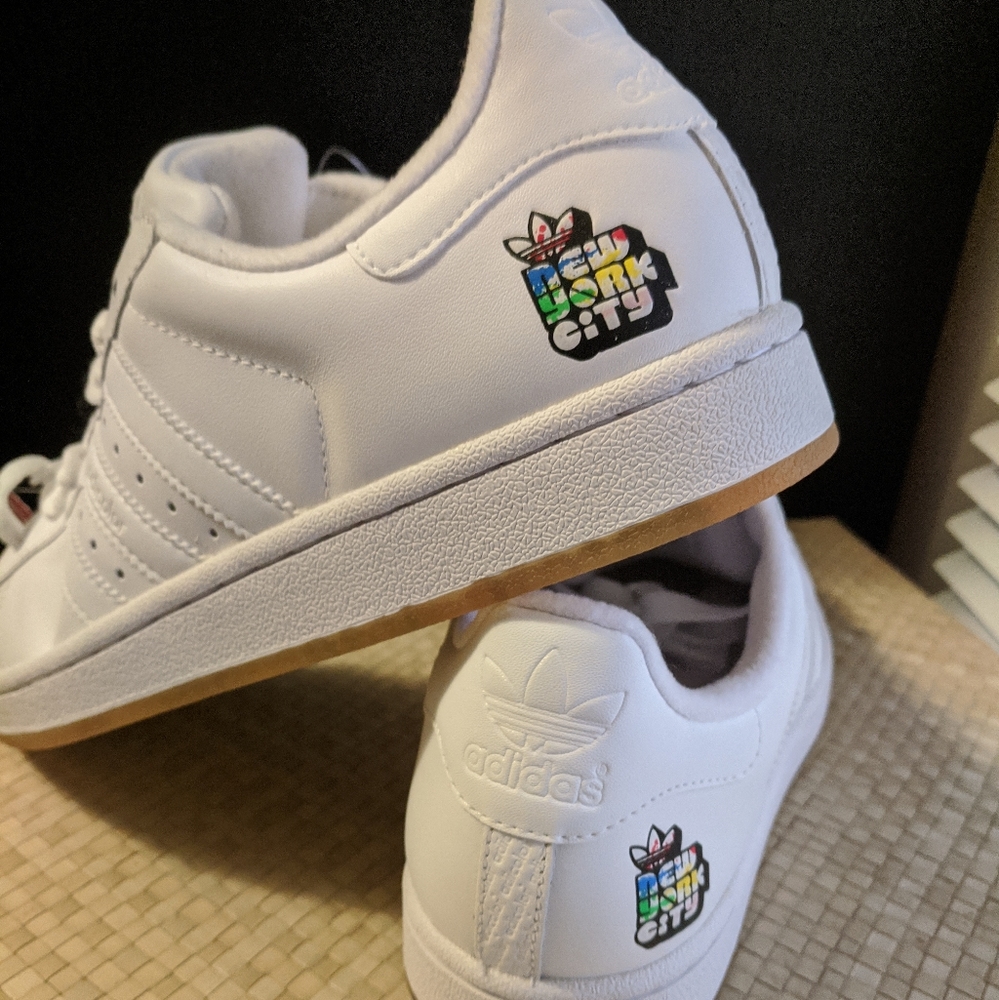 🆕 Adidas 2006 White Superstar Adicolor W6 NYC Sneakers 7.5